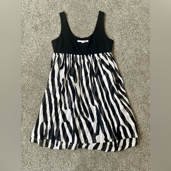 Diane Von Furstenberg Dresses & Skirts - Diane Von Furstenberg Dress